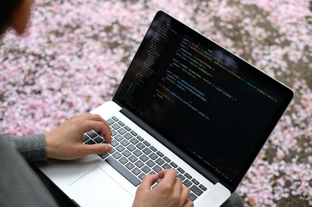 student learning programming in japanese